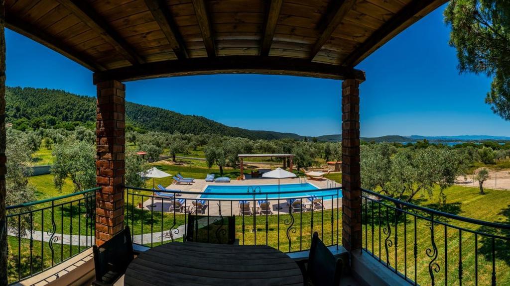 Mediterraneo Luxury Suites Halkidiki 보우르보우로우 외부 사진
